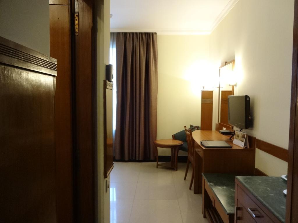 J P Cordial Hotel Bangalore Eksteriør billede