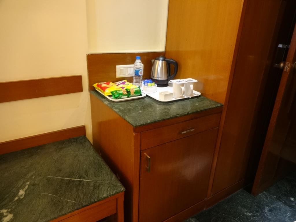 J P Cordial Hotel Bangalore Eksteriør billede